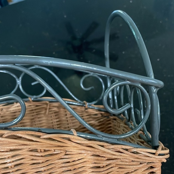 Vintage Wicker And Metal Magazine Rack - Picture 10 of 10